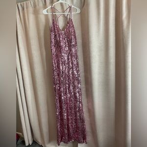 A beautiful women’s full length formal prom dress!